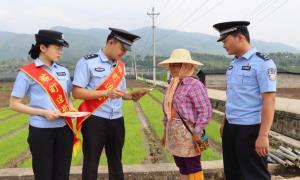 “双语”联合普法宣讲 传播法治“好声音”