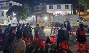 “古树夜话”议发展 干群连心“零距离”