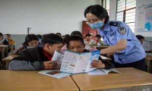 法治教育进校园 为青少年儿童撑起“平安伞”
