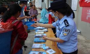 鲁掌边境派出所深入辖区开展主题禁毒宣传活动  　　