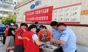 莱州出入境边防检查站到社区开展端午主题活动