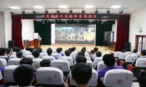 法治副校长普法进校园送上法治大餐