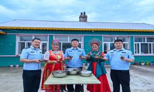 端午粽情浓 警民一家亲