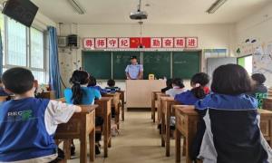 洛本卓边境派出所开展预防未成年人犯罪宣传教育活动