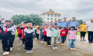“边检边管”上好“开学第一课” 筑牢校园“安全网”