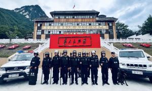 夏季治安打击整治行动不停歇 当好“守夜人” 