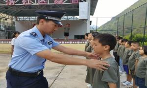 民警收到一封来自夏令营小朋友的感谢信