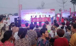 金牛镇：文艺村口演 百姓舞台乐