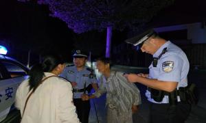 七旬老人走失 移民管理警察守护“回家路”