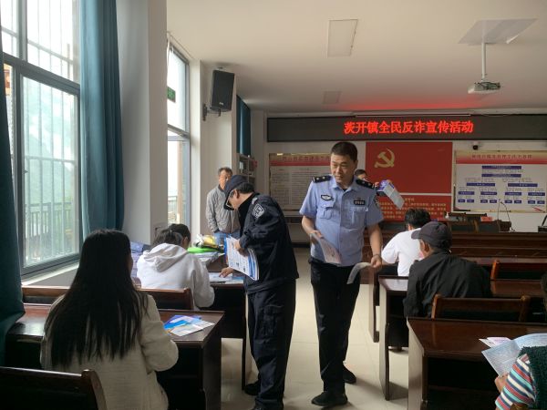 云南怒江：茨开边境派出所持续开展反诈宣传 筑牢群众财产安全防线 (2).jpg