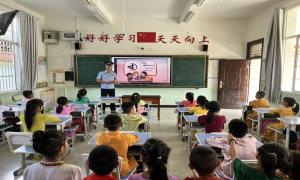 边防小学的“法治第一课”