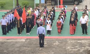 警营坚果满枝 警民共享硕果