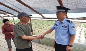 聆听英雄事迹 激发爱国情