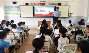 送法进校园 护航青少年健康成长 