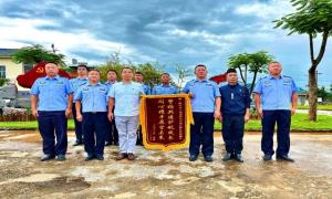 暖心，“警营蓝”里的“锦旗红”！