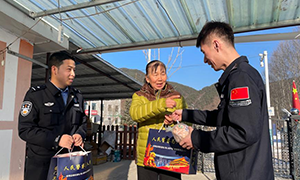 新春将至送关怀 走访慰问暖人心