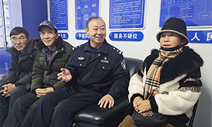 民警深入社区  化解矛盾纠纷