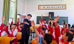 云南盈江：移民管理警察寒冬送法进校园