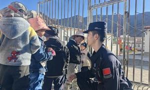 “护学岗”三位一体安全保障模式稳步运行