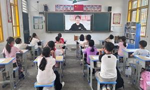 搭建“空中第二课堂”传承“燃灯精神”