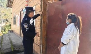 村民住宅大门意外受损 民警远程调解化纠纷