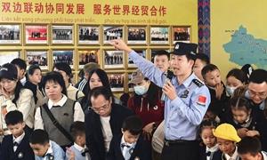 龙邦边检站与驻地幼儿园联合开展爱国主义主题教育活动
