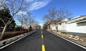  13条道路同步推进！河南汝阳内埠镇双泉村道路“白变黑 ” 助推乡村振兴路