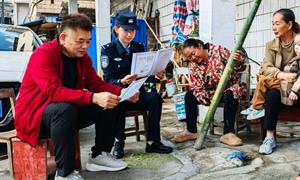 法润民心 精彩呈“宪”