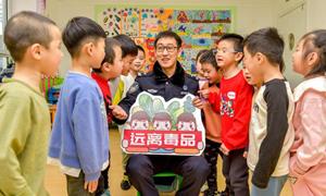 民警护苗 法治伴成长