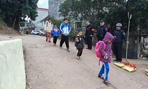 做好“护学岗”工作 筑牢校园“安全墙”