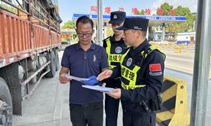 叫堪边境检查站开展“宪法宣传周”主题活动