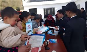 峡峪河村：检助振兴 “急难盼”中显身手