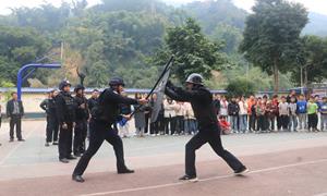 警校联合演练共筑边境校园“平安墙”