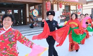 “别样元宵节”绽放民族团结之花