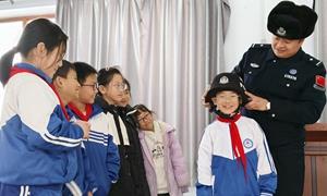 马鹿沟边境派出所开展“校园安全警相随”法治教育活动