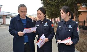建国边境派出所联合世纪春社区开展“反诈同心 防诈同行”主题宣传活动