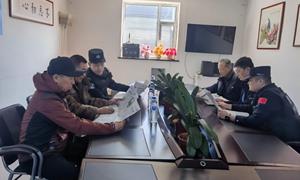月晴边境派出所宣讲两会精神进辖区