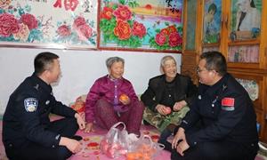 “平凡”中的坚持暖人心