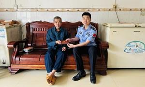 为民服务“零距离” 送证上门显真情