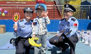 最美“警”色 伴你“童”行