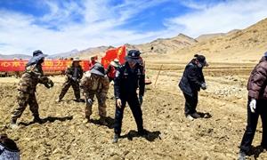 日松边境派出所践行使命助力春耕