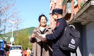 “背包警务” 成为流动的“民情联系点”