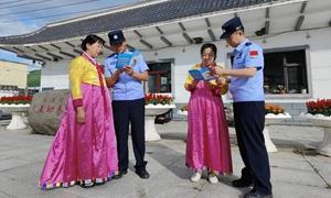 “双语宣传队”将禁毒知识带入边境村屯
