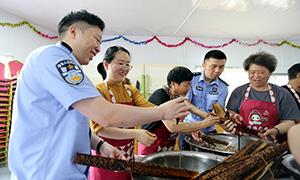 浓情迎端午 警民“粽”动员
