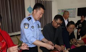 红光边境派出所携手富裕社区开展迎端午活动
