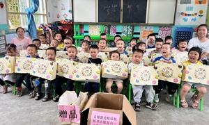 大手牵小手 同庆儿童节