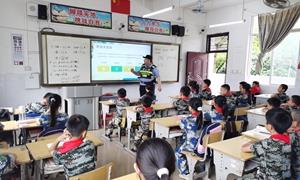 “警”心相伴 一路“童”行