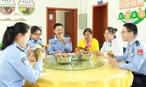 长白边境管理大队开展“携手迎端午”警民共建活动