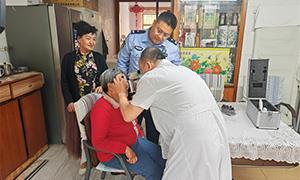 “警察蓝”+“医生白” 共同守护“睛”彩人生