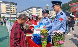 建国边境派出所携手环保局开展“世界环境日”活动